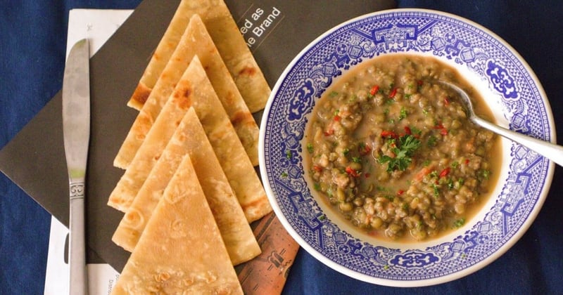Green lentil curry